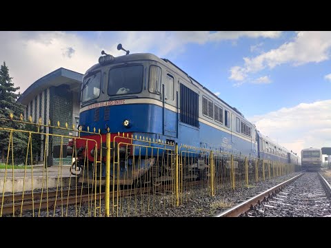 060-DA 60-1115-4 cu IR-N 1642 Baia Mare-Bucuresti Nord pleacă din gara Baia Mare