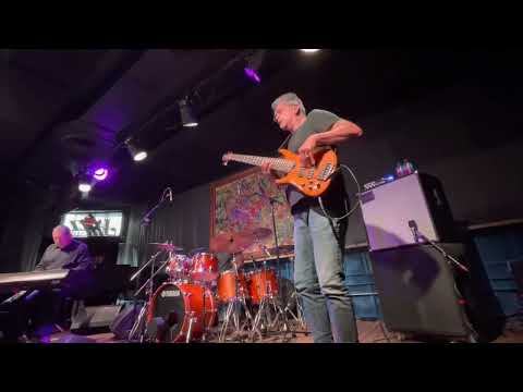 Jimmy Haslip top bass player of all time with Jeff Lorber Jazz Kitchen Indy July 2022 part 1