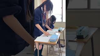 Download lagu My Friend Reading the Textbook Is TOO FUNNY mp3