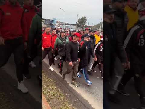 "LOS BORRACHOS DEL TABLÓN llegando al monumental | RIVER VS ARSENAL 2023" Barra: Los Borrachos del Tablón &bull; Club: River Plate