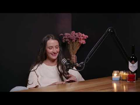 Model în Milano & Artist Independent în România | Albumul Diaspora – Printre Cuvinte cu Laura Dinu