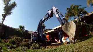 preview picture of video 'How to Unload an Excavator. Digger under control.'