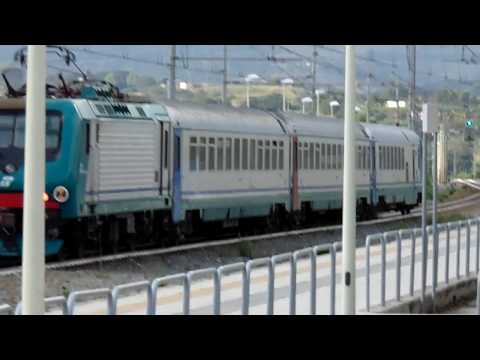 Il Regionale vuole fare l'InterCity? Porta pellicolata male sul R3799