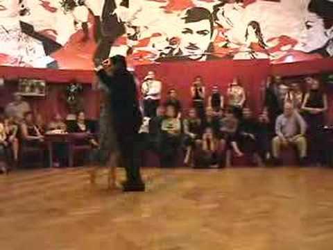  Jennifer Bratt  and  Ney Melo  are  dancing  to  the  milonga  "  Milonga De Mis Tiempos  "