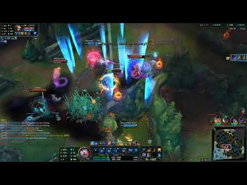 Samira admires my autoattacking abilities