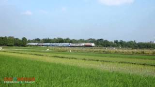 preview picture of video 'Kereta Api Railway : KA Malioboro Ekspres'