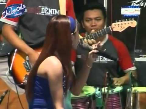 REGINA   CINTA MERAH JAMBU   DANGDUT KOPLO HOT KLASIK OM NEW XPOZZ LIVE KEDALON BATANGAN PATI 2015