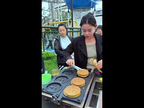 Original video: A talented chef! Skewer cake | Gold coin cake