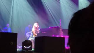 Delta Goodrem - Fragile / Fighter (Hackney Empire)
