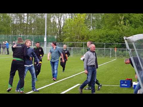 Uitbundigheid bij bank FC Aalsmeer