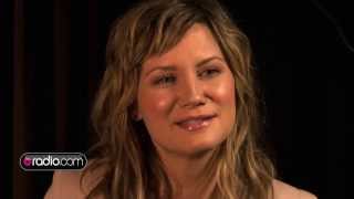 Jennifer Nettles Steps Out On Her Own
