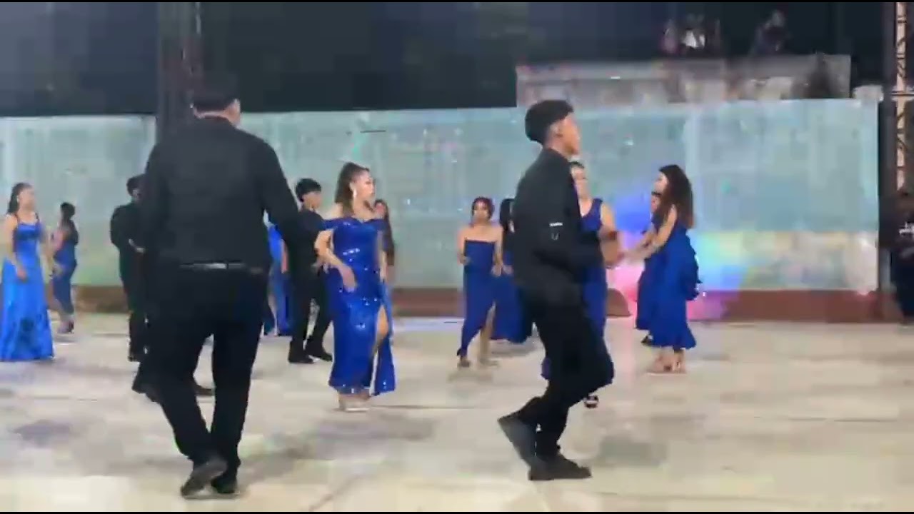 Asi fue la presentación, arlin modelando su vestido