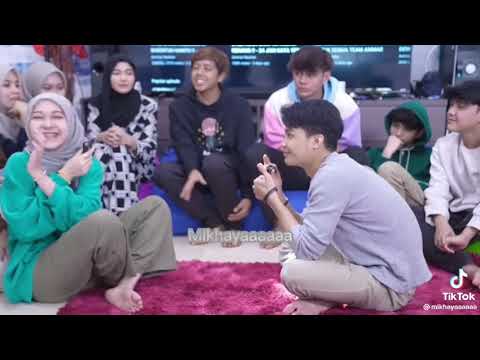 mikha blushing dengan pickup line aya