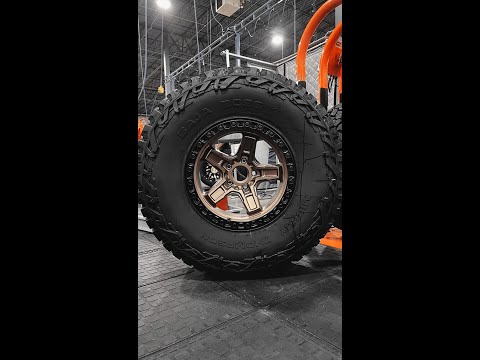 Fuel Kicker 17x9 -12 ✖ Mickey Thompson Baja Boss A/T 37x12.5
