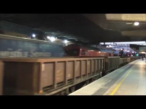 92016 (4S47 Daventry-Mossend) + 66704+555 (6D51 Crewe-Bescot) @ Stafford - 4S47