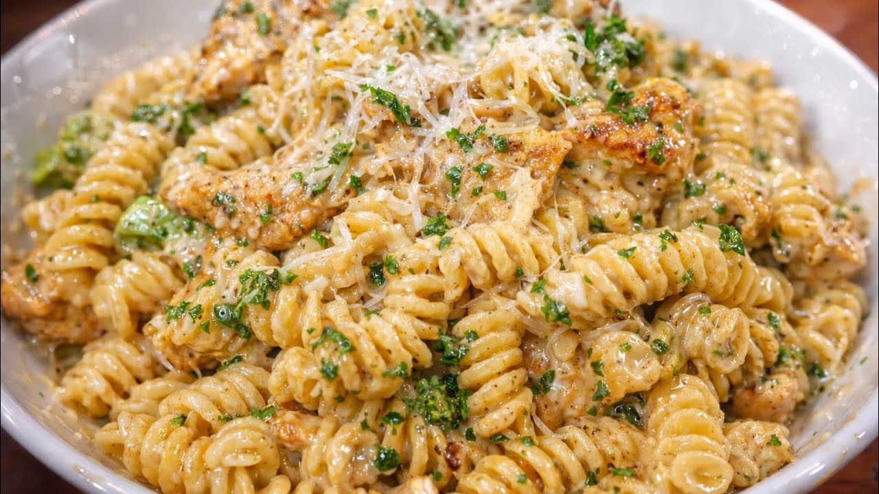 This Creamy Pesto Chicken & Broccoli Pasta Is So Good… I Make It Every Week