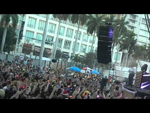 Hardwell- "ID" Ultra Music Festival 2013 (15) 3/24
