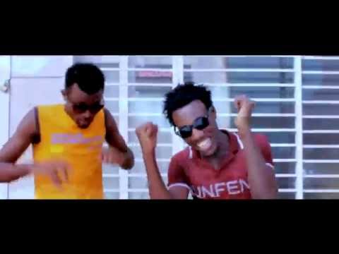 Featurist - Elle Me Rend Dingue (Clip Officiel)