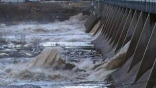 preview picture of video 'New River Ice Jam 2010, Buck Dam  spillway'