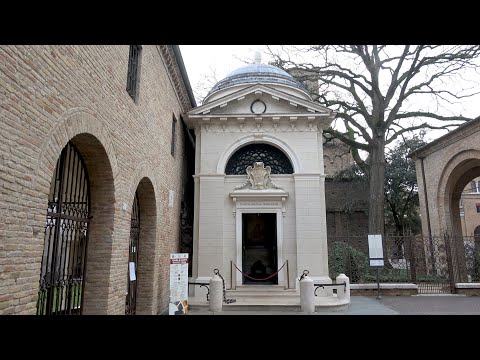 Dante's tomb (4K), Ravenna, Emilia-Romagna, Italy, Europe
