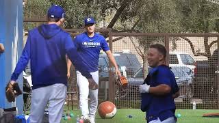 キャンプインした大谷翔平選手ですが、今年は報道規制がかかり、撮影ができなくなっています。この動画は去年のものですが、早くこんな姿が見たいですね！#shoheiohtani #dodgers#キャンプ