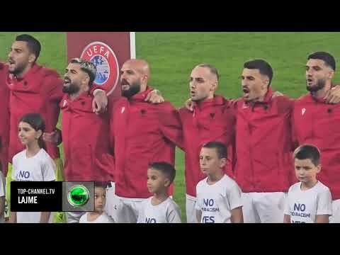 Top Channel/ Turpi i radhës nga tifozët serbë, vërshëllejnë himnin shqiptar