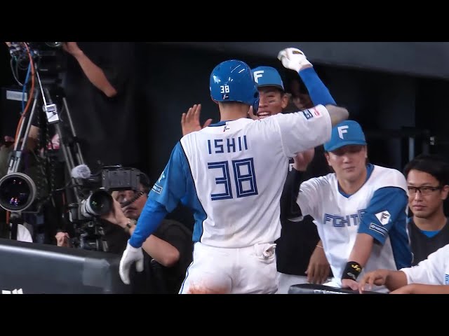【7回裏】打線爆発!! ファイターズ・石井一成 ライトブルペンに飛び込むソロホームラン!! 2025年8月23日 北海道日本ハムファイターズ 対 福岡ソフトバンクホークス