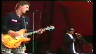 The Style Council: &quot;Walls Come Tumbling Down&quot; Live.