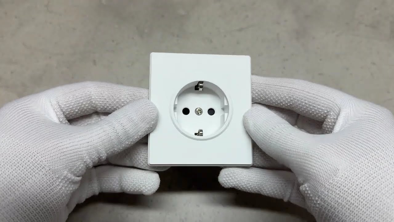 Розетка одинарна із заземленням біла матова VIDEX NOTA (VF-NT-SK1G-WH)