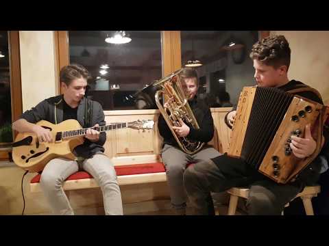 Ansambel JUTRO - POD GORAMI (Franc Delčnjak)