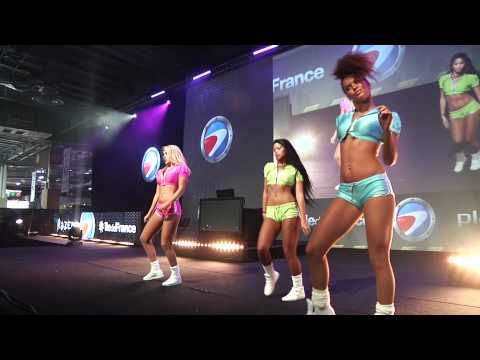 ESWC 2011: Final Cheerleaders