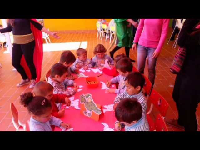 Vídeo relacionado con La llegenda de Sant Jordi amb sons (La Lluna de Paper)