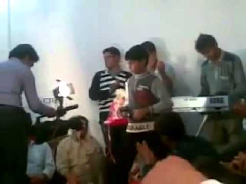 İbrahim Tatlıses'in Velihatı Küçük Mustafa Gideceğim Bu Ellerden