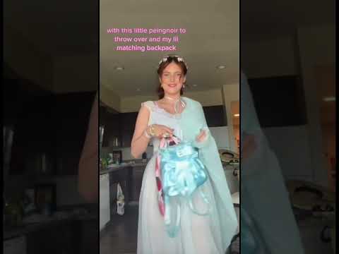 Bringing vintage nighties to the festival season circuit 🎡💃🏼 #vintagestyle #coachella