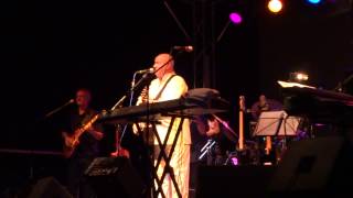 With a girl like you, The Rutles live .