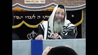 הרב בנימין פינקל מוכר במכירה פומבית תמורת אלפי דפי גמרא את מצוות הדלקת נר חנוכה