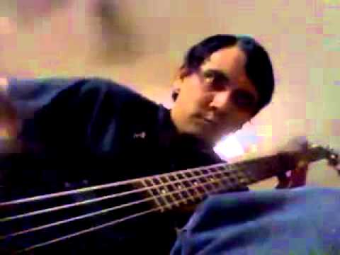 Bass slap practice (without amp)