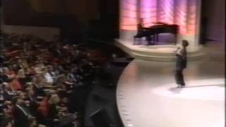 Liza Minnelli sings the Ultimate version of New York, New York