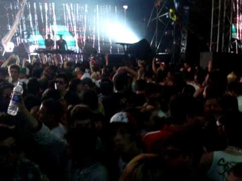 Creamfields BA 2012 Cosmic Gate Emma Hewitt