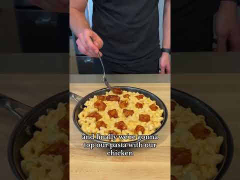 Reposting one of my absolute favorites by @Nikitafair 😋 #mealprep #macandcheese #protein