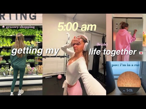 getting my life back together at 5am *physically + mentally* 🧘🏼‍♀️