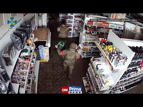 Ruská návštěva supermarketu? Okupanti ho „demilitarizovali“. Záběry rabování oblétly svět