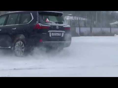 lexus LX 570 perfect car to spin well in the snow #shorts