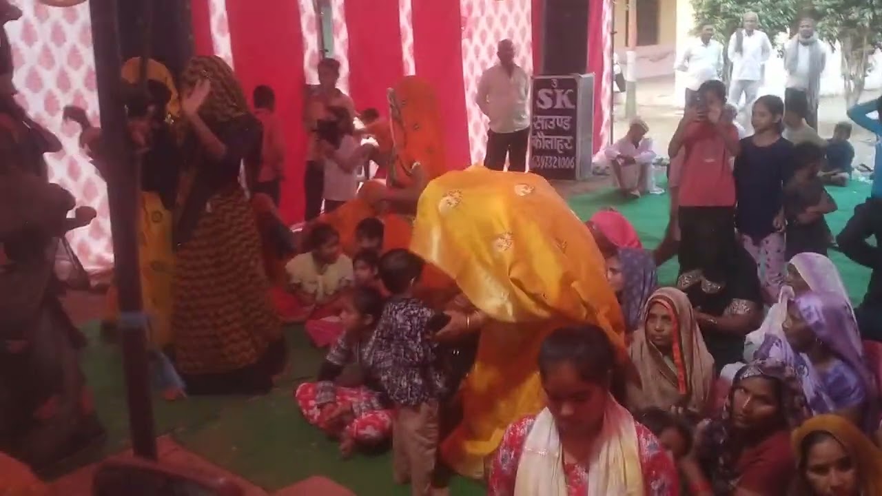 पंडित मनीष कृष्ण आचार्य वृंदावन गांव धूमरा खैर अलीगढ़ में रुक्मणी विवाह संस्कार कराया है