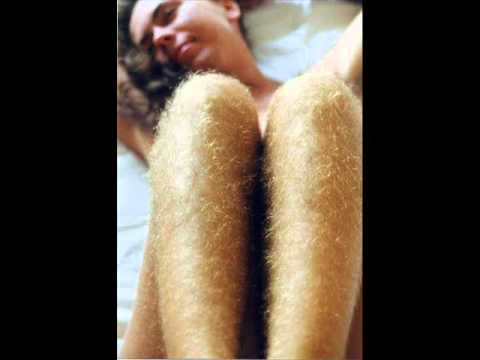 Fürgerókalábak - Szőrös lábu lány