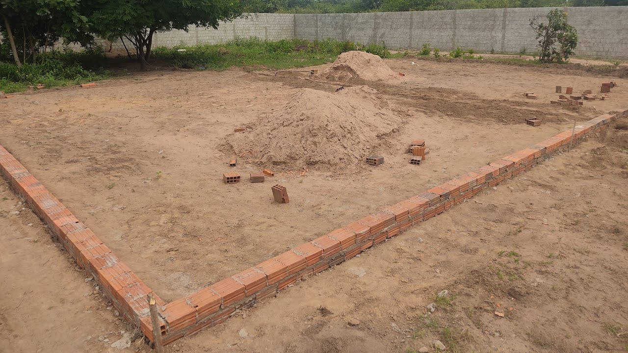 Construindo uma quadra de vôlei de areia, futevôlei e Beach tennis.