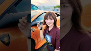 ランボルギーニを運転する外遊びのプロ内山ミエ