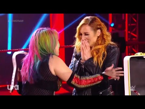 Becky Lynch Reveals She's Pregnant