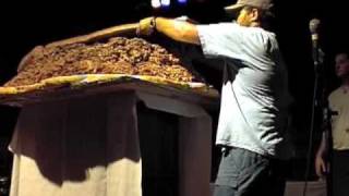 preview picture of video 'Largest BBQ Sandwich in the World'
