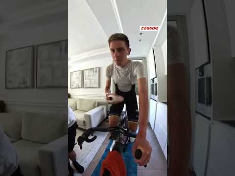 🔙 Deux semaines après sa blessure sur la Vuelta, Tadej Pogacar est déjà de retour #shorts #pogacar